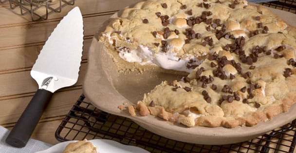 Black handled pie server laying by a smores pie.