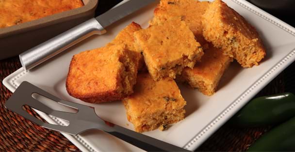A spicy and easy Jalapeño Cheddar Cornbread recipe